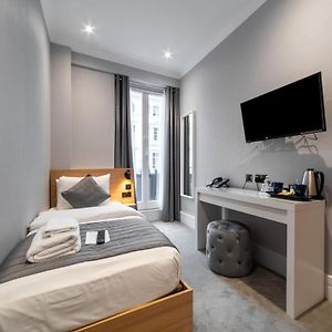 Zimmer mit Kingsize-Bett